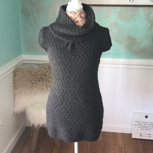 Women’s Cow Neck Short Sleeve Sweater Size Small